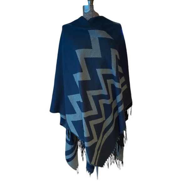 Reversible pattern shawl - Picture 3 of 8